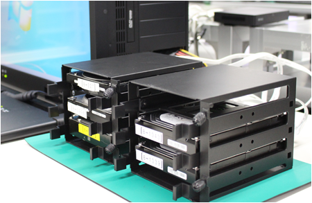 最大8台のHDDが同時に作業可能