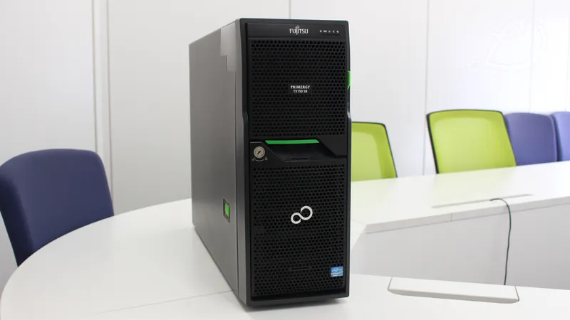 PRIMERGY TX150 S8の全容