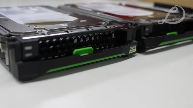 PRIMERGY TX150 S8のディスクステー