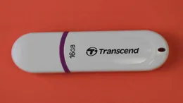 USBメモリー Transcend 16GB TS16GJFV10にアクセスできない