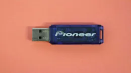 USBメモリー TB-ST1Gがマイコンピュータで認識しない。