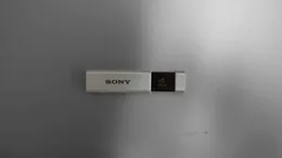 USBメモリー 51USM4GLXがマイコンピュータで認識しない。