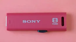 USBメモリー USM8GRがマイコンピュータで認識しない。