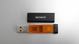 USBメモリー 安全な取り外しをしたのにSony SOK-USM8GLが認識しない。