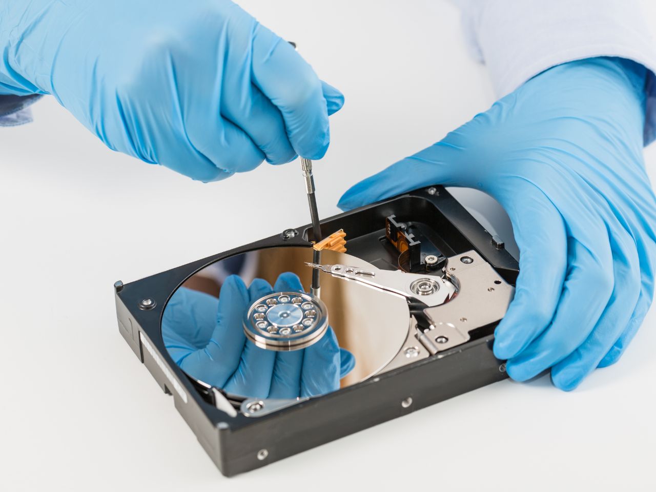 HDDランプがつかない！簡単にできる対処法とやってはいけないこと｜データ復旧のLIVEDATA